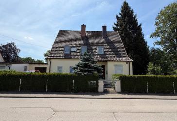 Gepflegtes Einfamilienhaus mit großem Grundstück