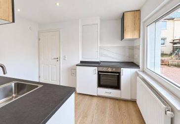 Erstbezug nach Sanierung- Modernisiertes Haus mit 5 Zimmern, Wintergarten und Garten