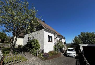 Wiehl-Hengstenberg: Freistehendes Einfamilienhaus mit unverbautem Blick ins Grüne