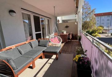 Lichtdurchflutete 4-Zimmer-Wohnung mit großem Balkon, Lift und 2 TG-Stellplätzen in zentraler Lage von Grenzach – provisionsfrei