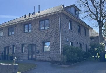 Provisionsfrei für den Käufer, 7-Zimmer-Neubau (2019) Doppelhaushälfte mit 2 Stellplätzen und Garten