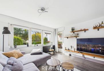 Helle, 2018 sanierte 3-Zimmer-EG-Wohnung mit Kaminofen und Balkon in Weinstadt-Endersbach