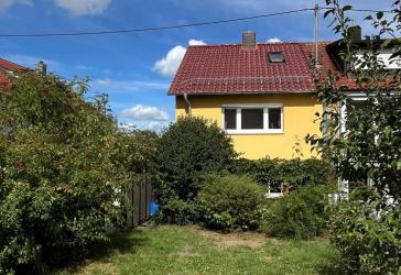 'Ein Häuschen mit Garten' und Doppelcarport