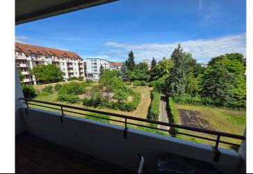 Frei! 2Zi Weststadt-Juwel Effizienz C: Fernwärme, Riesen-Balkon, Stellplatz, Möbliert