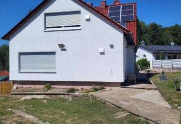 Kernsaniertes Einfamilienhaus mit großzügigem Garten in ruhiger, verkehrsgünstiger Lage