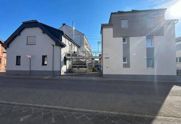 Sichere Kapitalanlage mit 4 Wohneinheiten - Neubau und kernsaniertes Wohnhaus Baujahr 2021
