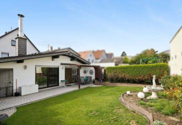 Im Doppelpack, 380 m² Fläche: Top gepflegter Bungalow + Garten + Vorderhaus m. 2 WE´s komplett frei