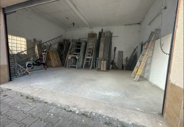 ca. 80qm Lagefläche/Garagenlager in 74235 Erlenbach zu vermieten!