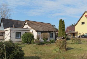Charmanter Bungalow auf schönem großen Grundtsück