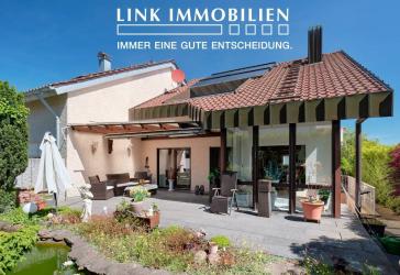 Deizisau: Exklusives Einfamilienhaus mit Indoor-Pool, Sauna, Wintergarten & traumhaftem Gartenteich