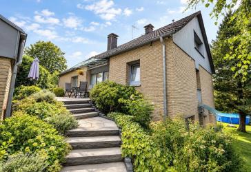 Großzügiges Einfamilienhaus mit Galerie, Erdwärme & ca. 2.050 m² Grundstück
