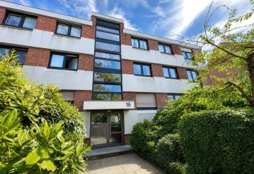 Moderne 4-Zimmer-Eigentumswohnung mit Balkon, Klimaanlage und Stellplatz
