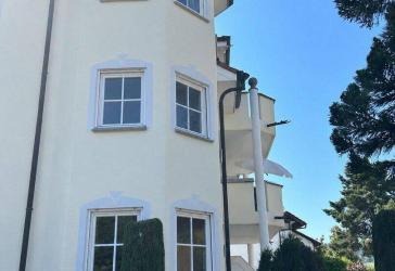 Charmante 3-Zimmer-Wohnung im mediterranen 6-Familien-Haus