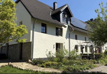 Zweifamilienhaus + Apartment - ideal auch für Tierhaltung