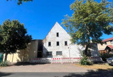 Sanierungsbedürftiges denkmalgeschütztes Mehrfamilienhaus in Leipzig OT Plaußig mit Afa-Möglichkeit