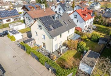 Energieeffiziente 6-Zimmer-Doppelhaushälfte mit Garage und separatem Stellplatz