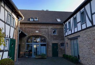 Rarität in Bonn - außergewöhnliche Wohnung in einer liebevoll sanierten Hofanlage in Lengsdorf