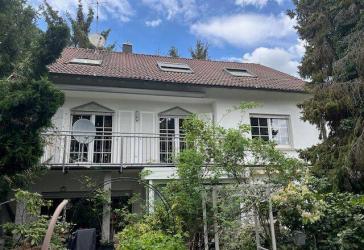 GERÄUMIGES WOHNHAUS FÜR MEHRERE GENERATIONEN