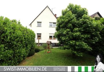 Selbst einziehen und von Mieteinnahmen profitieren - Zweifamilienhaus mit attraktivem Grundstück