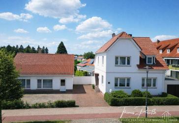 Einfamilienhaus mit Indoor-Pool und Nebengelass mit Potenzial
