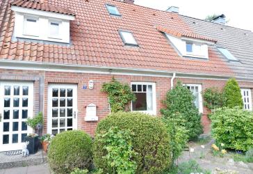 Modernisiertes Stadthaus mit Wintergarten in schöner und ruhiger Lage