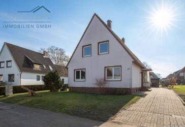 Einfamilienhaus mit viel Platz, Garage und Carport