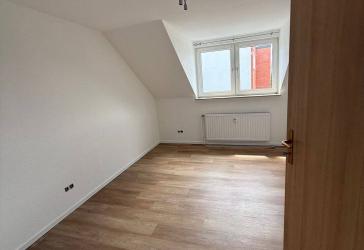 Attraktive 2,5 Zimmer Wohnung im 2. OG links