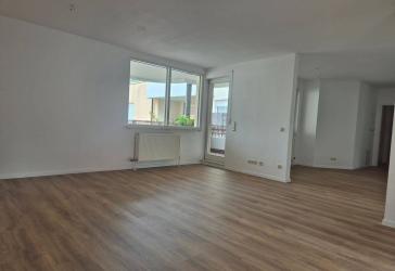 Großzügige Wohnung mit ca. 110 m², zwei Balkonen und zwei Tiefgaragenstellplätzen – langfristige Vermietung