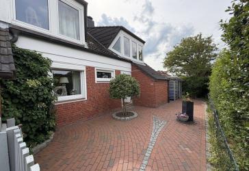 **Modern am Meer** Hochwertiges Reihenendhaus mit tollem Garten in ruhiger Lage von Cuxhaven.