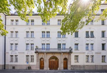 Denkmal-Juwel in Sendling: Luxuriöse ca. 220 m² Wohnung mit separatem Apartment und Garten