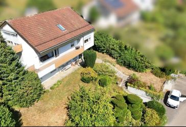 Aussichtslage für Sie als große Familie mit Garage! Oder Eigennutz und Teilvermietung?