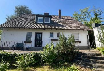 Eckgrundstück in ruhiger Wohnlage - Bestandshaus für Eigennutzer oder Potenzial für Neubau