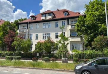 4 Zimmer Wohnung mit Balkon und Wintergarten in gepflegtem Altbau, Clayallee 285, Berlin Zehlendorf