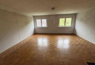 Sanierungsbedürftiges Mehrfamilienhaus in Etzelwang