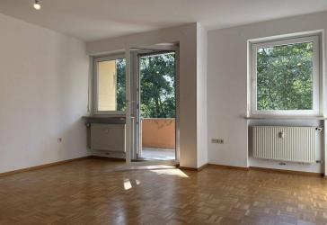 Helle 3-Zimmer-Wohnung mit Balkon und viel Potenzial - sofort verfügbar und Provisionsfrei