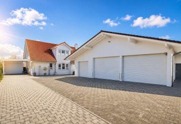 Wohnhaus mit vermieteten Gewerbeeinheiten - attraktive Kombination aus Wohnen und Rendite