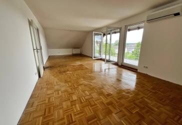 Renovierte 3-Zimmer-Wohnung (91 m²) mit Klimaanlage, Balkon, Einbauküche, Garage & Stellplatz