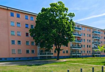 Familien-4-Raumwohnung mit Tageslichtbad und Balkon im WK II