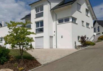 Idyllische zwei Zimmer Wohnung in Hechingen-Sickingen inkl. Abstellraum,Einbauküche, Bad + Terrasse