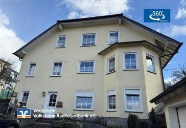 Exklusives Wohnhaus mit Blick auf die Weinberge