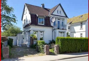 Zeitlose Eleganz -Städtisches Einfamilienhaus mit historischem Flair und kleiner Gartenoase