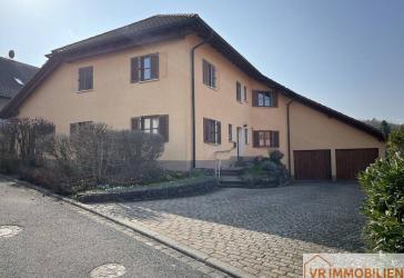 Wohnen mit Weitblick: Stilvolles Zweifamilienhaus in idyllischer Randlage von 97450 Gänheim