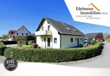 Clever finanzieren durch Vermietung! Ca. 178m² großes EFH mit ELW u. Carport auf 579m² großem Grdst.