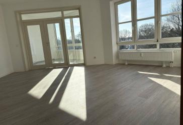 3-Zimmer Endetagen-Wohnung mit Südloggia und Tiefgaragen-Stellplatz
