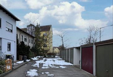 ZENTRAL IN OBERASBACH: 4-ZIMMER-REIHENMITTELHAUS IN SPLIT-LEVEL-BAUWEISE MIT EINZELGARAGE