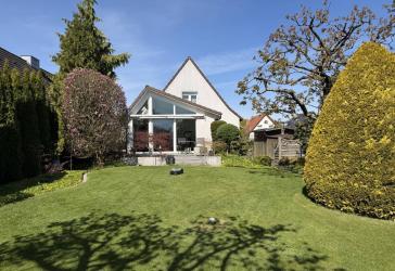 Einfamilienhaus mit traumhaften Garten