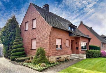 Frei stehendes Einfamilienhaus auf attraktivem Grundstück in Borth