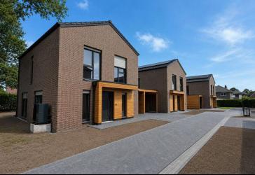 Klimafreundliches Einfamilienhaus mit Carport und PV-Anlage