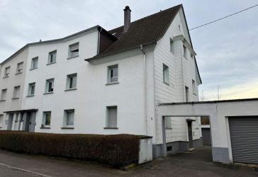 Dreifamilien-/Reihenendhaus in guter und grüner Wohnlage