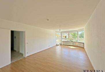 ELVIRA - Neuperlach, großzügige und ideal geschnittene 5-Zimmer-Wohnung mit Balkon und zwei TG-Stellplätzen